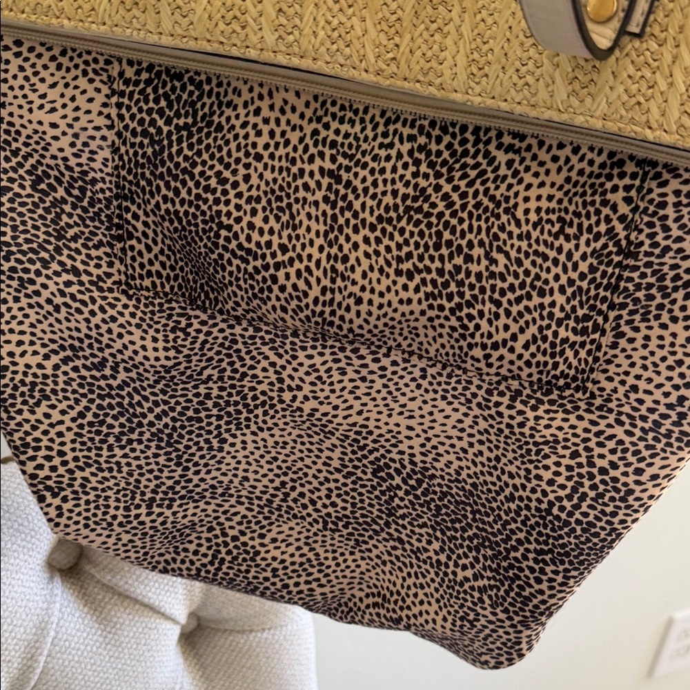 Isabelle Large Straw Zippered Tote with Interior Pockets - Picture 13 of 15